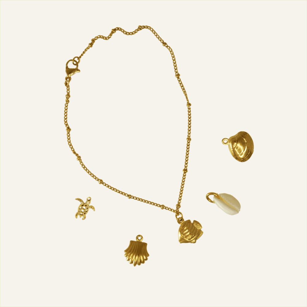 Pulseiras em Aço Douradas com Pendente