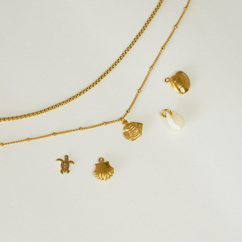 Pulseiras em Aço Douradas com Pendente