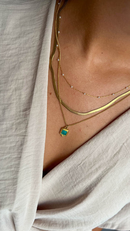 Conjunto de 3 Colares em Aço: com Pérolas, Malha Achatada e com Pendente Verde Marinho