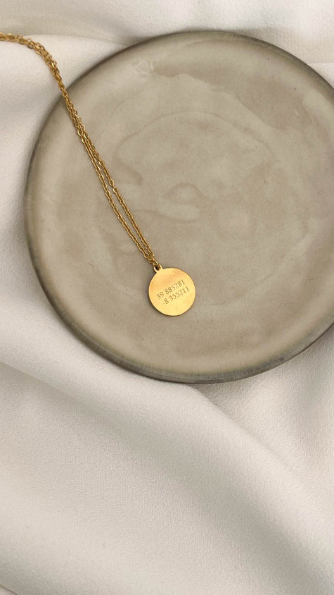 Colar em Aço com Medalha Personalizada | Gravação de Coordenadas