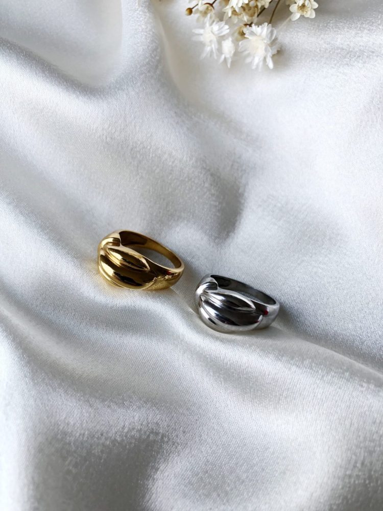 Anel Heka Meio Torcido em Prata