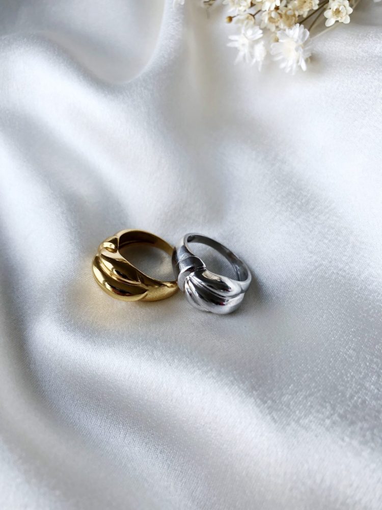 Anel Heka Meio Torcido em Prata