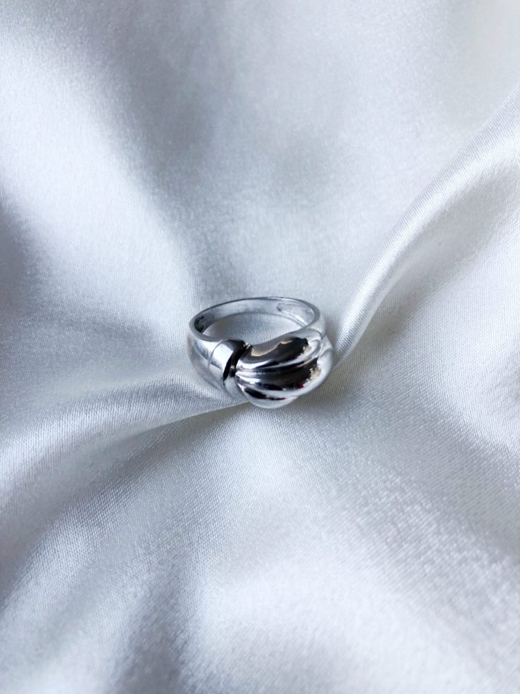 Anel Heka Meio Torcido em Prata