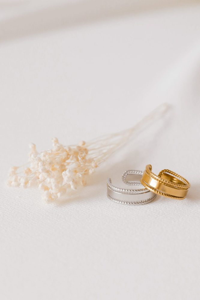 Anel em Aço Ajustável Dourado ou Prateado Liso e com Bolinhas