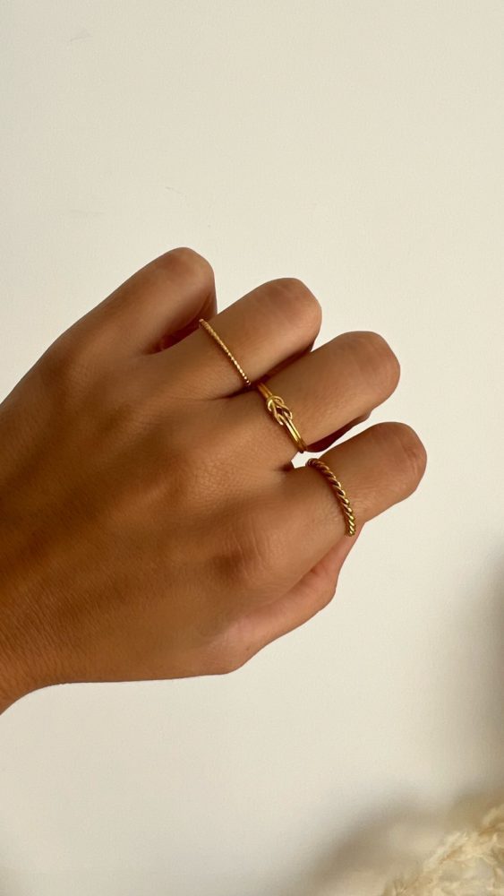 Anel em Aço Dourado Ajustável Entrelaçado Fininho