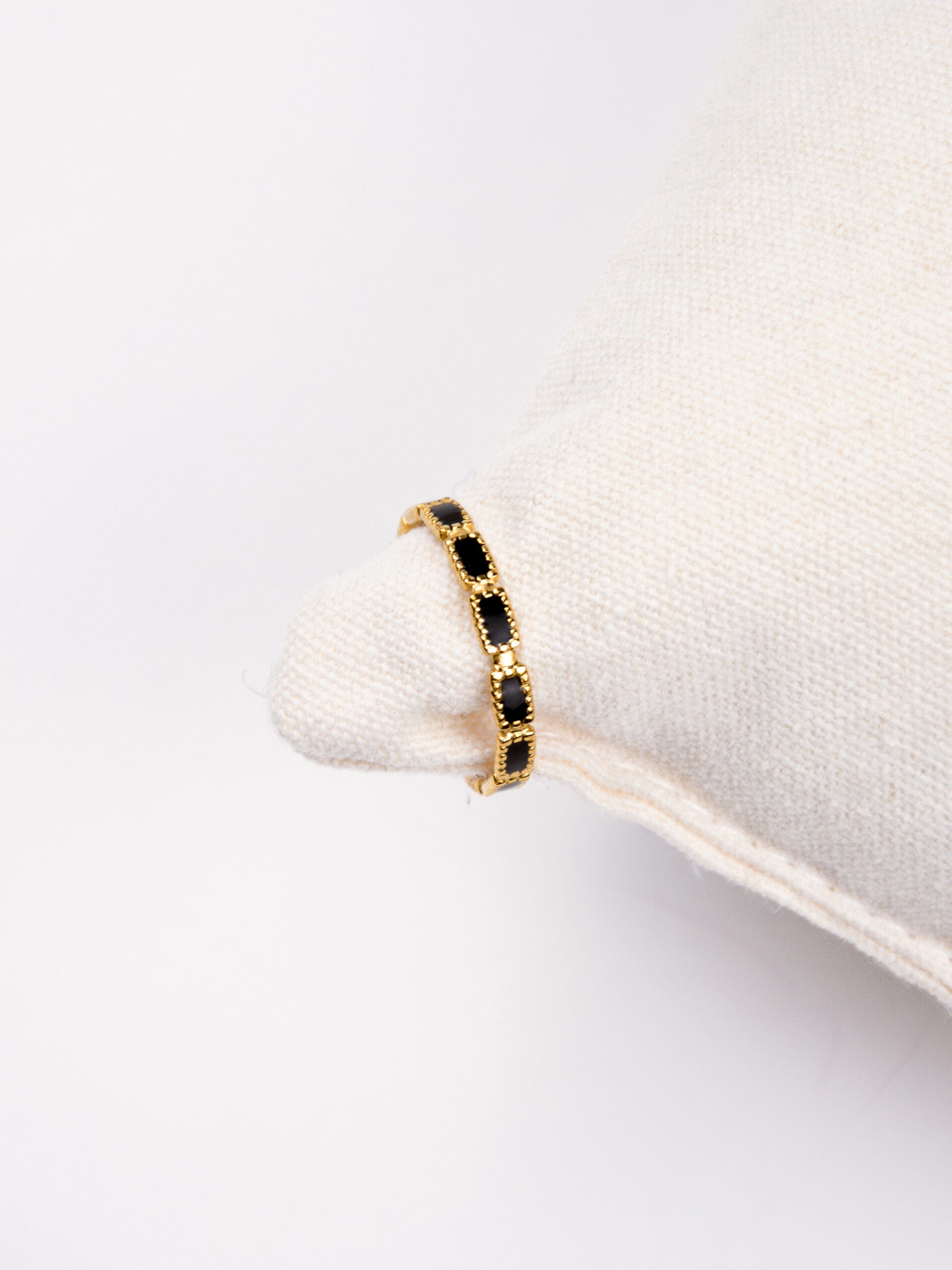 Anel em Aço Dourado Ajustável Preto