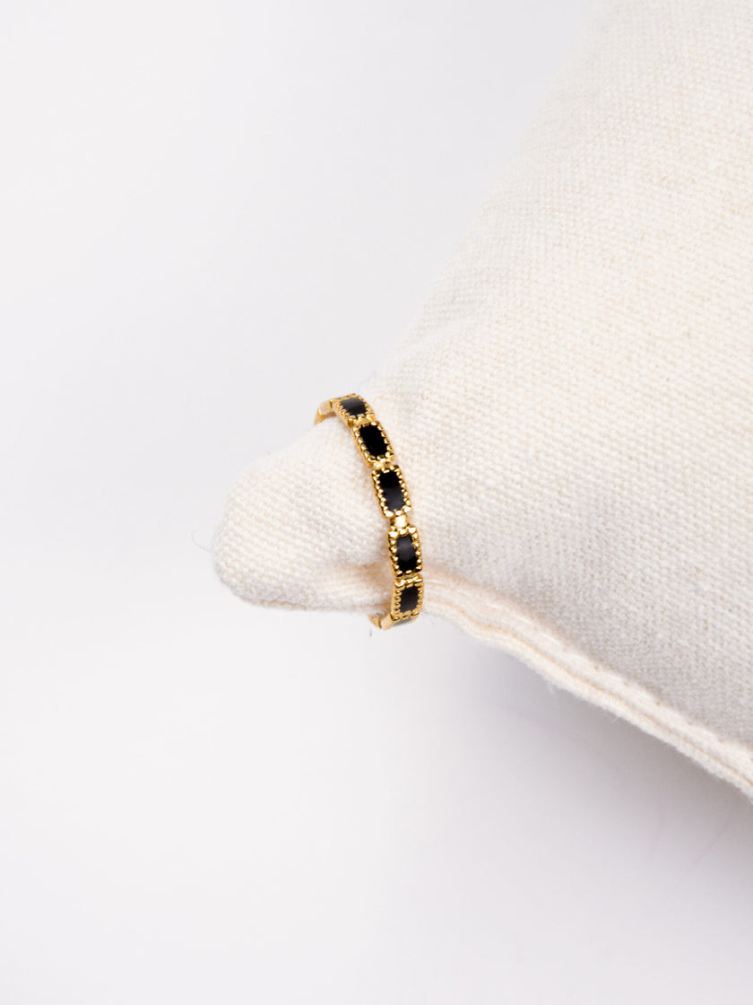 Anel em Aço Dourado Ajustável Preto