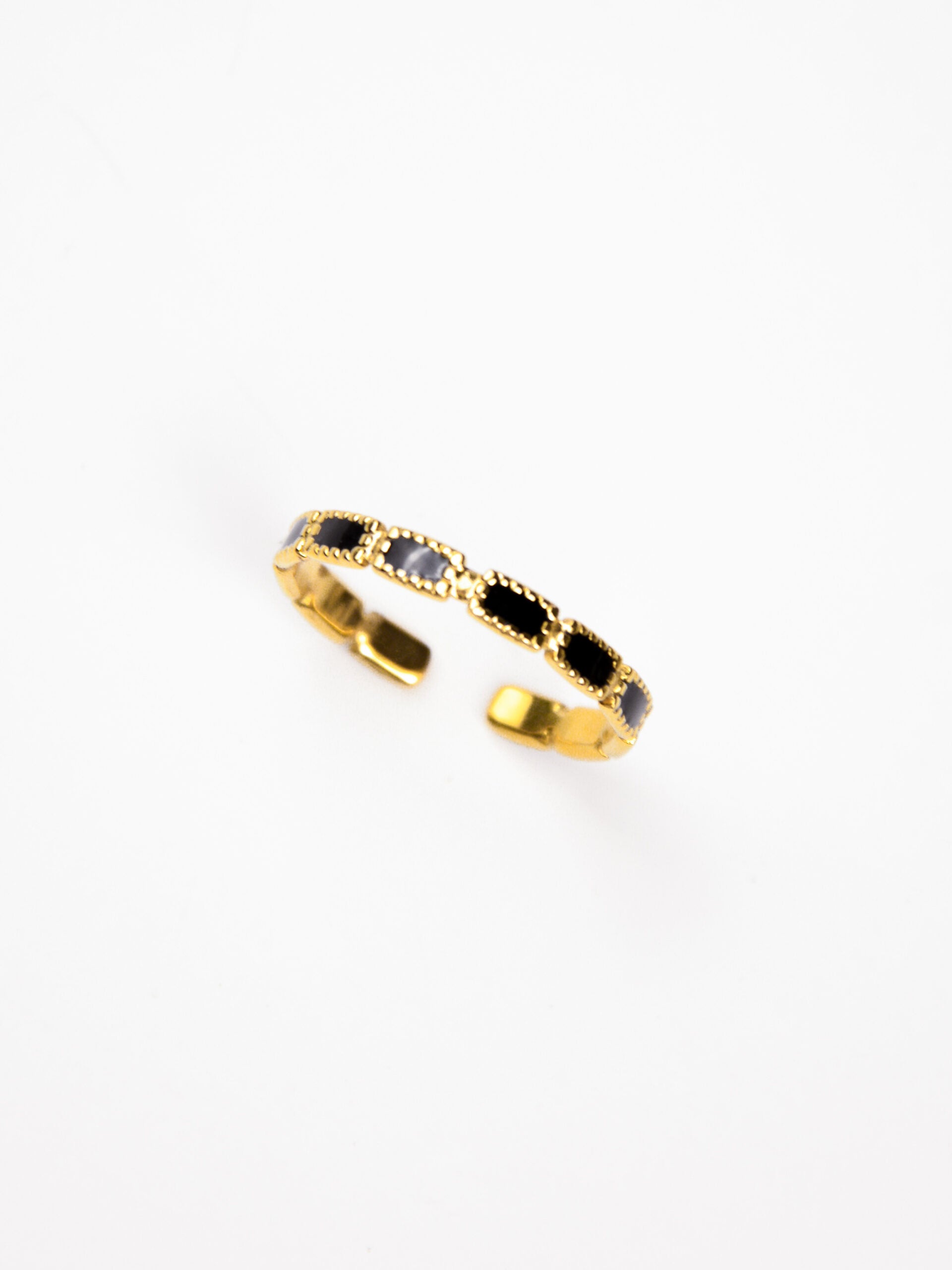 Anel em Aço Dourado Ajustável Preto