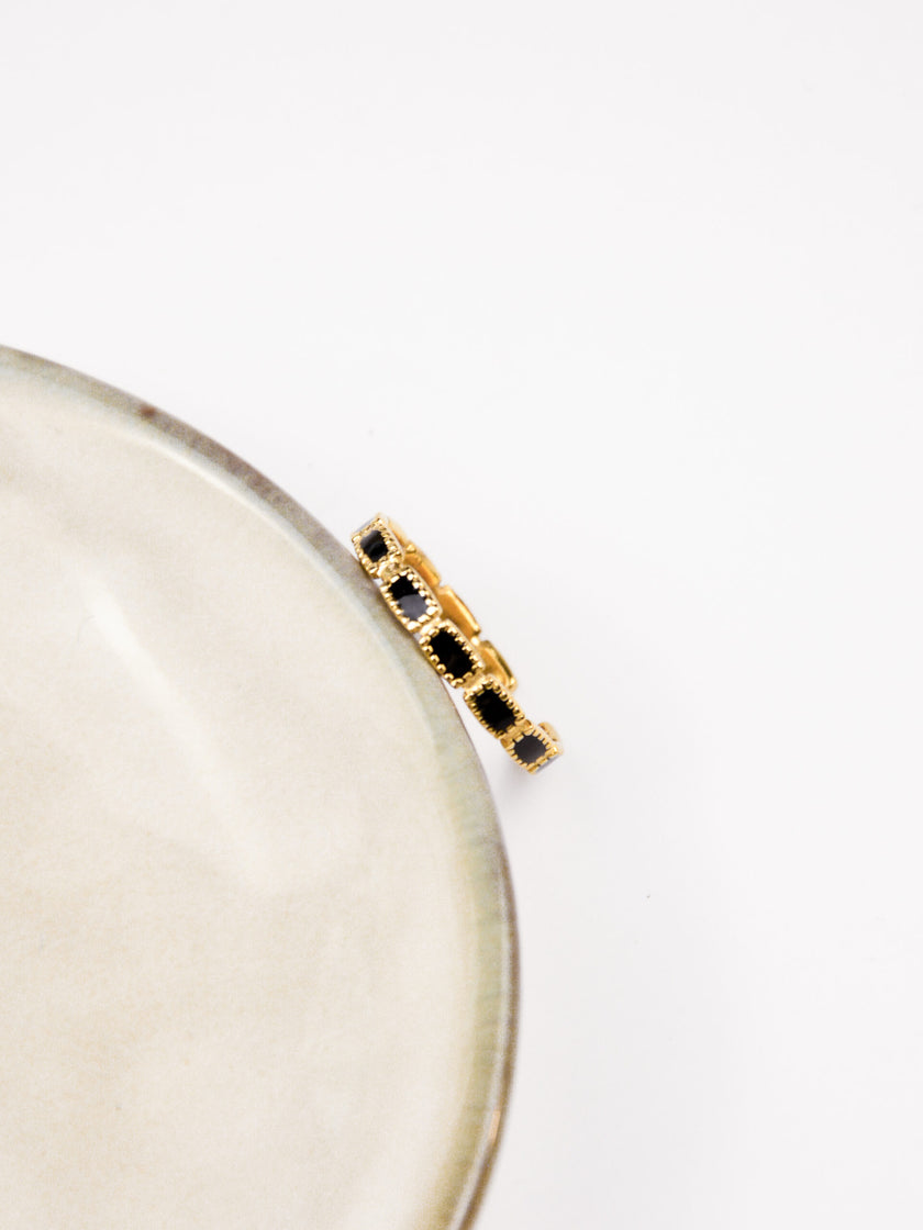 Anel em Aço Dourado Ajustável Preto