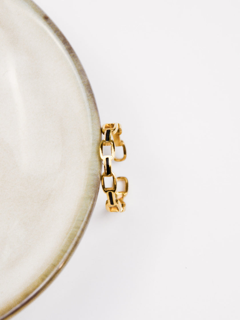 Anel em Aço Dourado Ajustável com Malha Preta