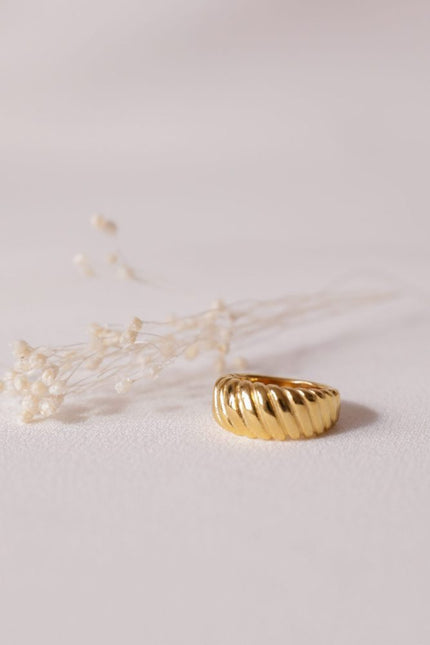 Anel em Aço Dourado Minimalista Croissant