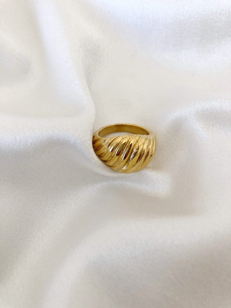 Anel em Aço Dourado Minimalista Robusto Ondular