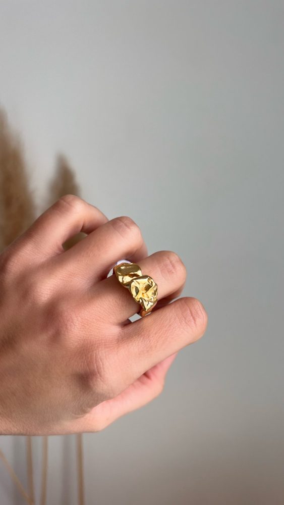 Anel em Aço Dourado Robusto Trabalhado