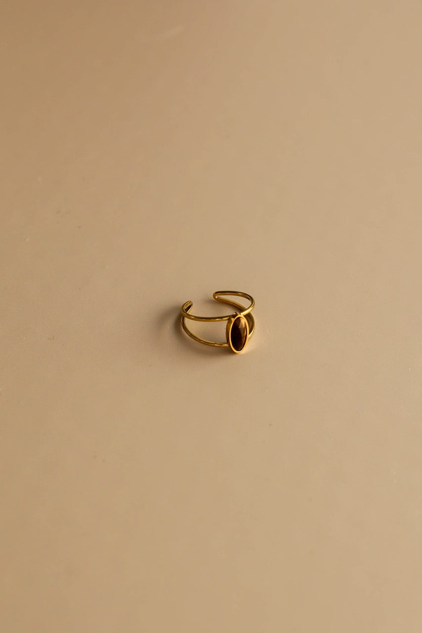 Anel em Aço Dourado Ajustável com Pedra Pequenina Oval Olho de Tigre