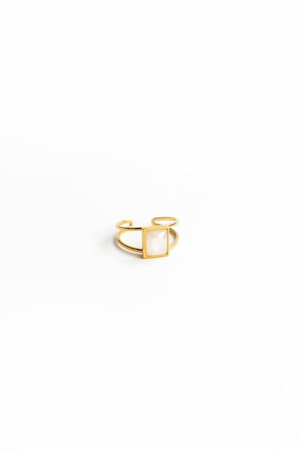 Anel em Aço Ajustável Dourado com Pedra Quadrada Creme