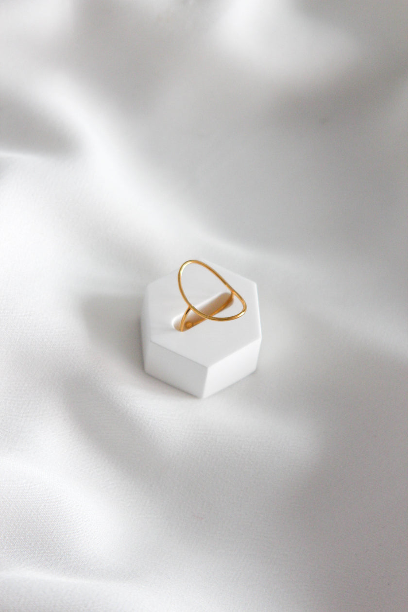 Anel em Aço Dourado Grande Oval