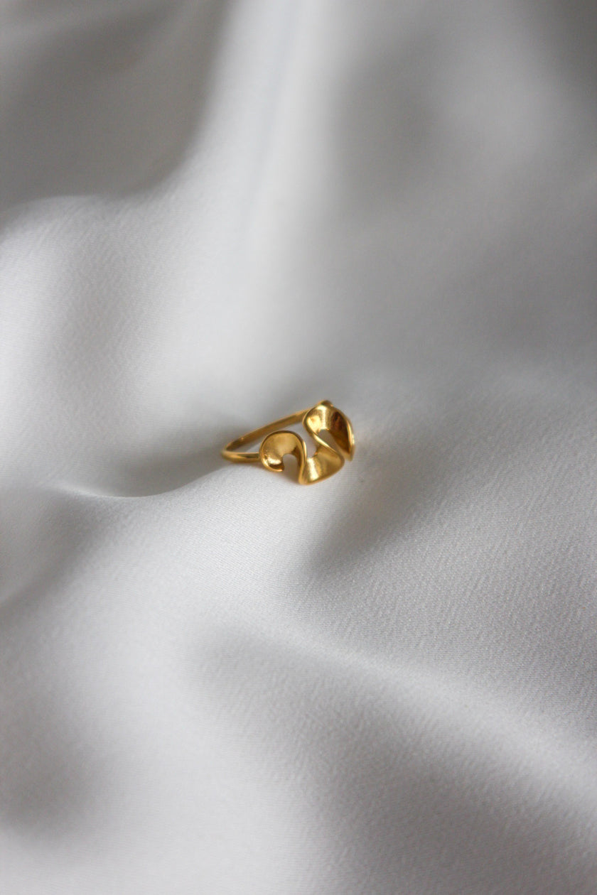 Anel em Aço Dourado ou Prateado Ondulado Ajustável