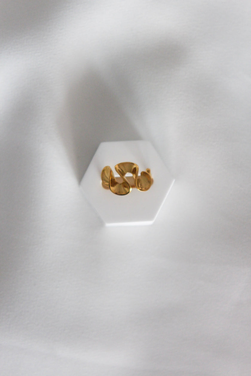 Anel em Aço Dourado ou Prateado Ondulado Ajustável