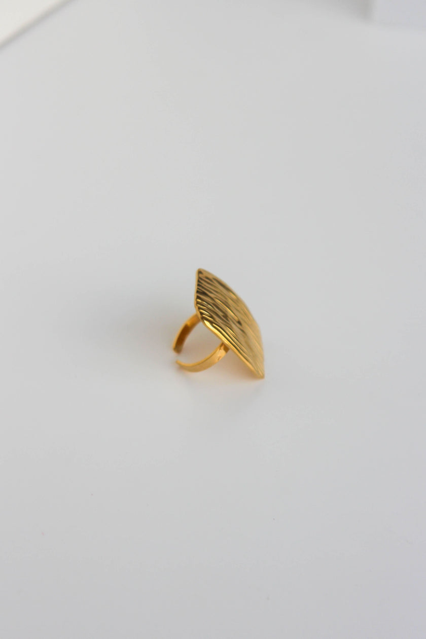 Anel em Aço Dourado Robusto Rectangular Trabalhado