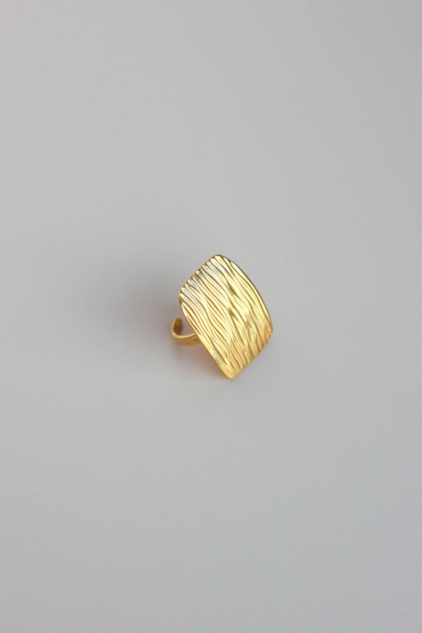 Anel em Aço Dourado Robusto Rectangular Trabalhado