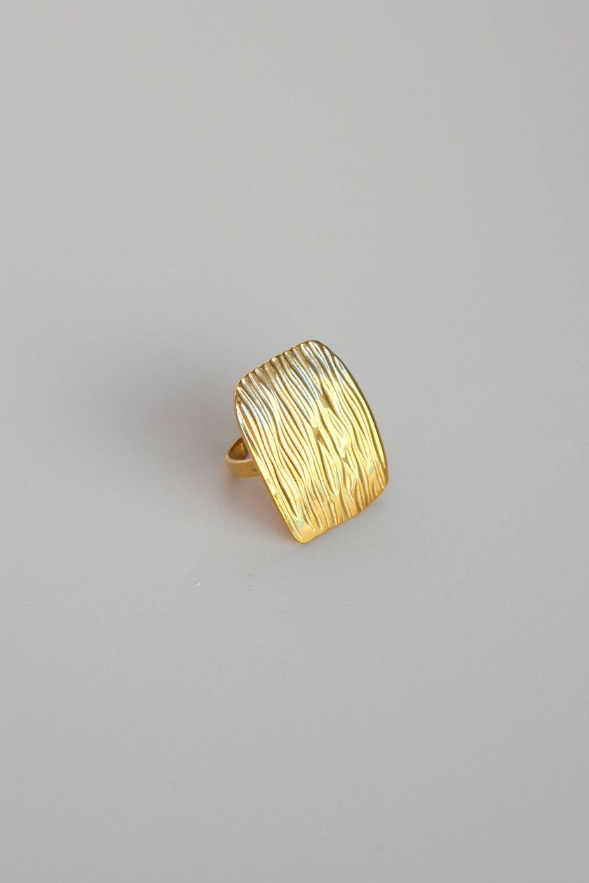 Anel em Aço Dourado Robusto Rectangular Trabalhado