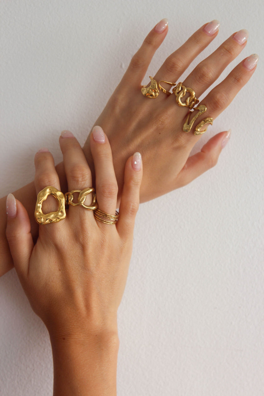 Anel em Aço Dourado Robusto com Malha Larga