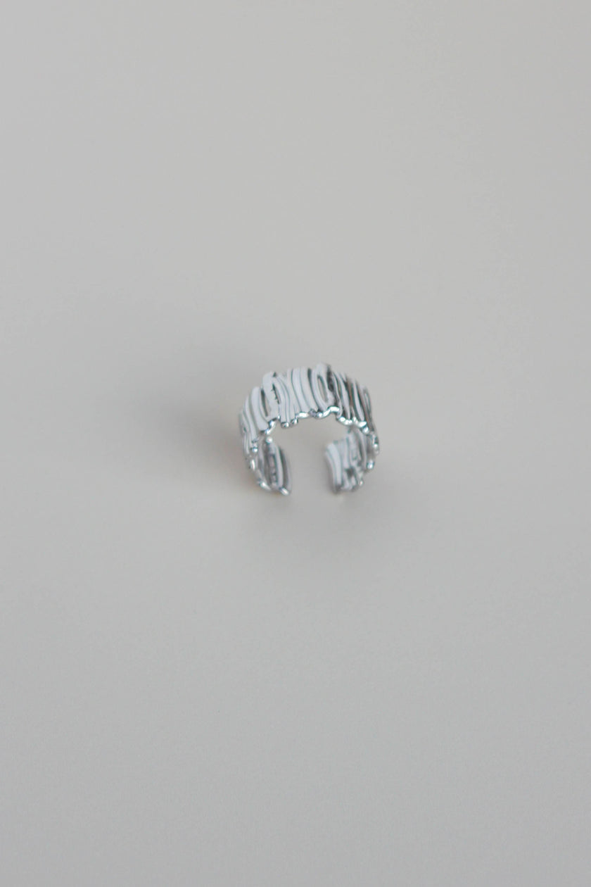 Anel em Aço Dourado ou Prateado Trabalhado