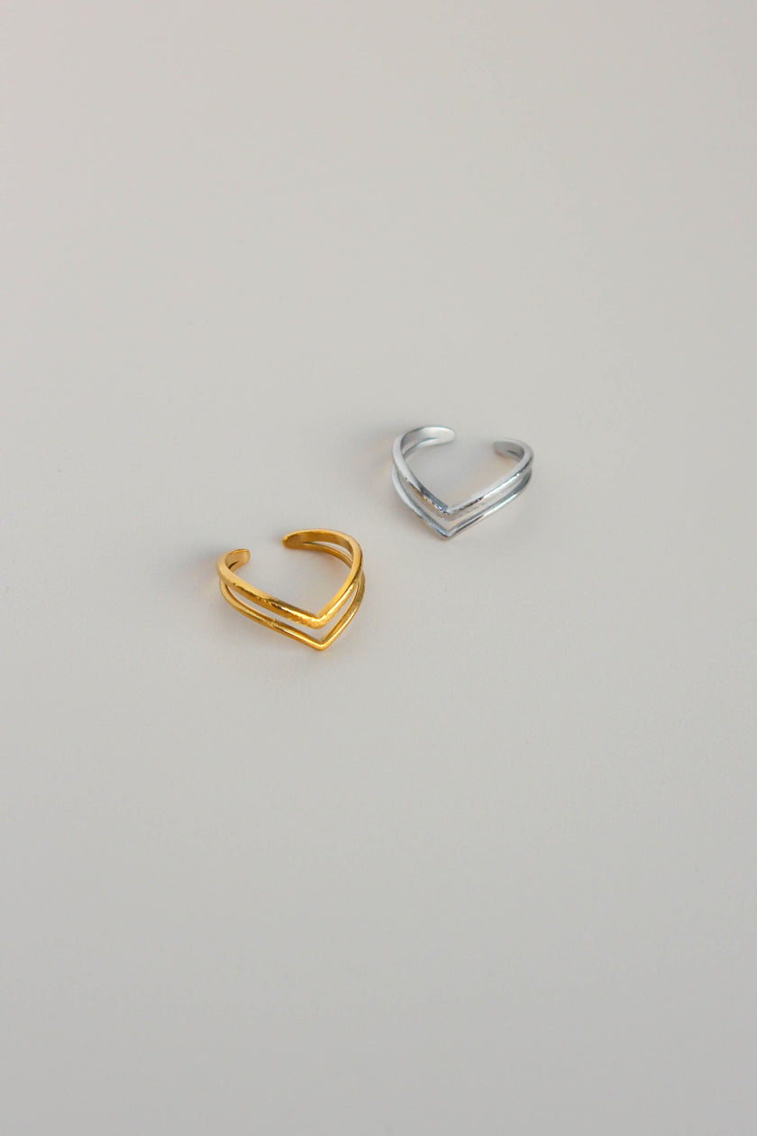 Anel em Aço Dourado ou Prateado com Duplo V