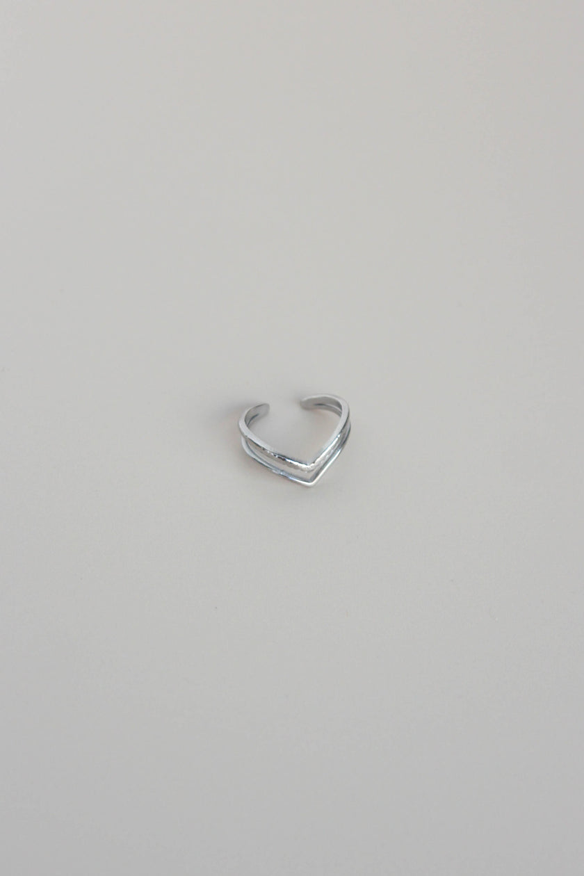 Anel em Aço Dourado ou Prateado com Duplo V