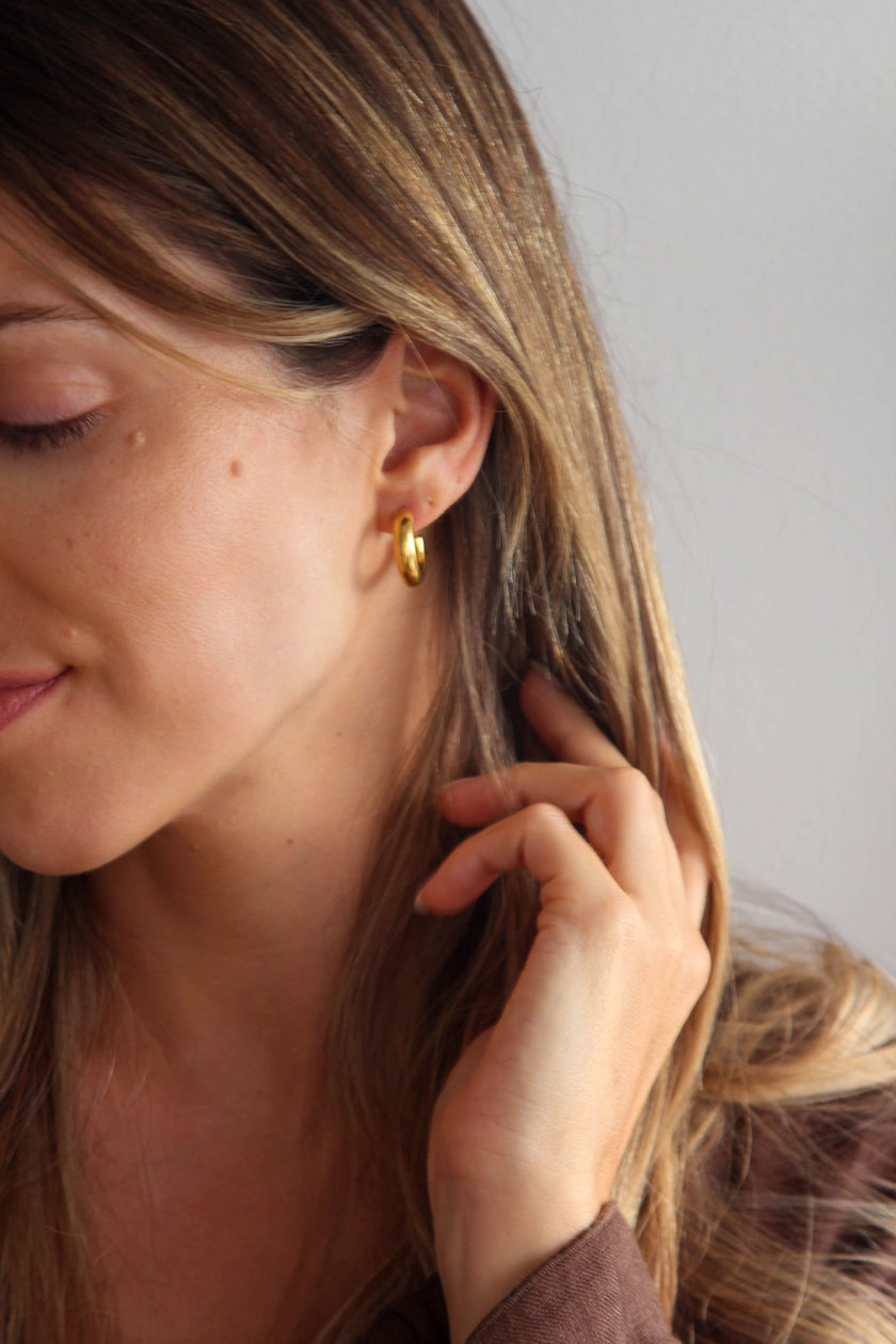 Argolas Simples Douradas ou Prateadas em Aço