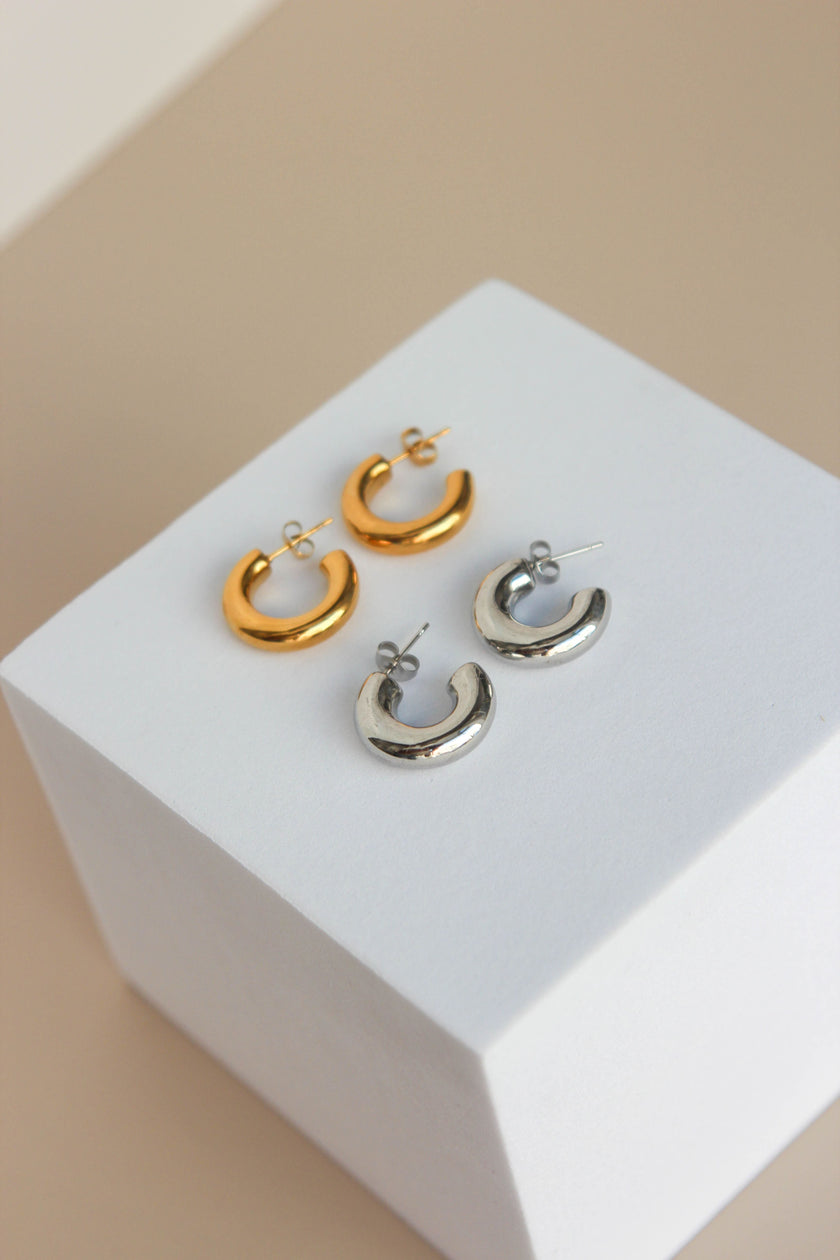 Argolas Simples Douradas ou Prateadas em Aço