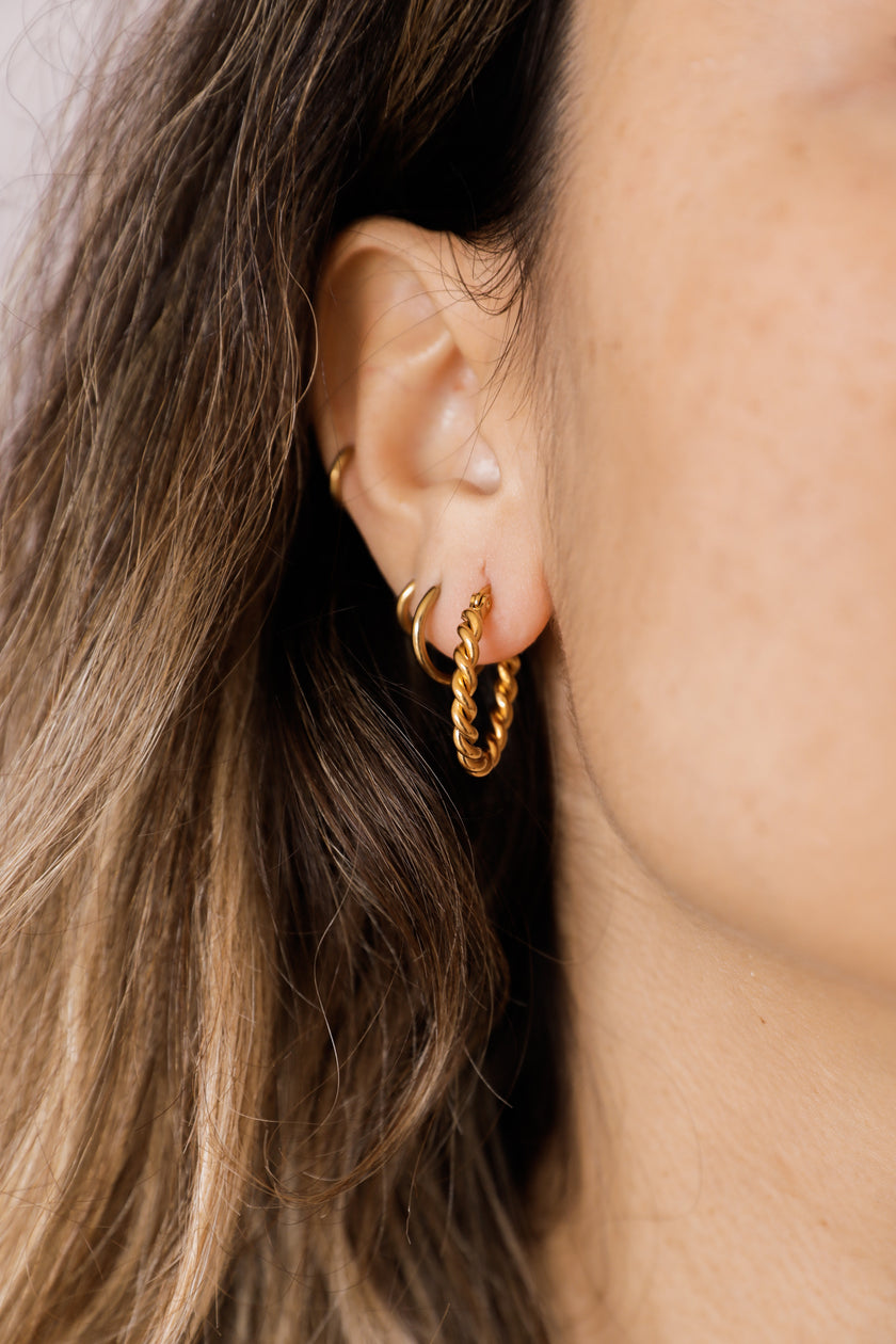 Argolas em Aço Douradas ou Prateadas Entrelaçadas