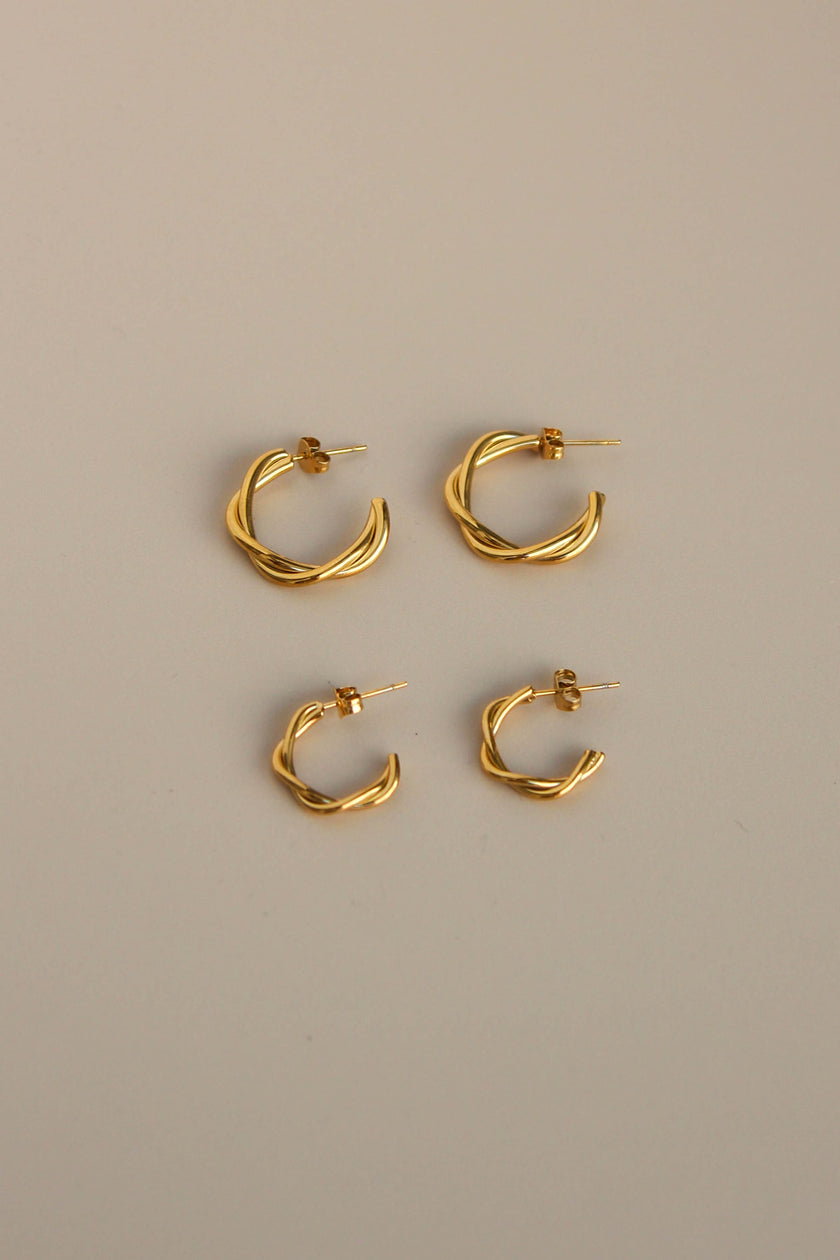 Argolas em Aço Torcidas Douradas ou Prateadas