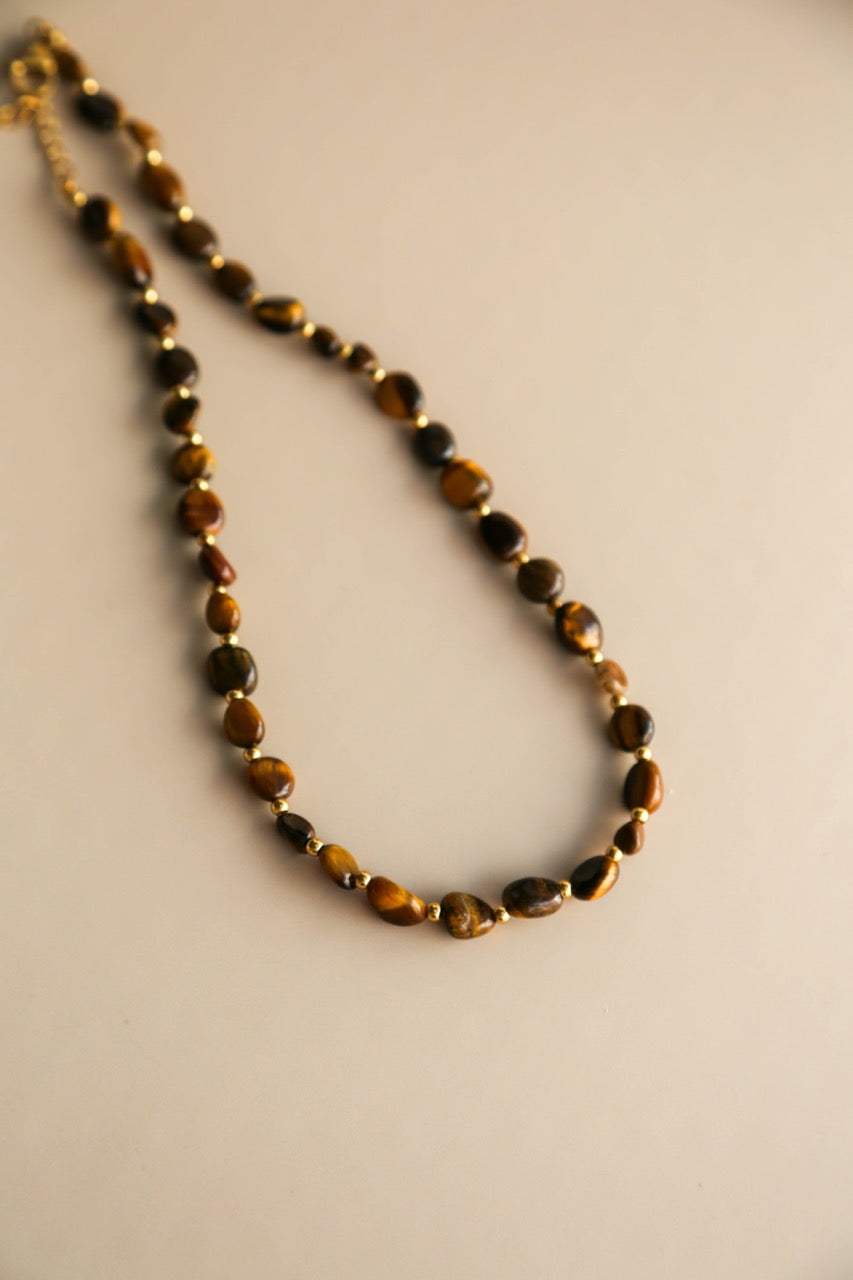 Colar de Pedras Naturais Olho de Tigre e Esferas em Aço