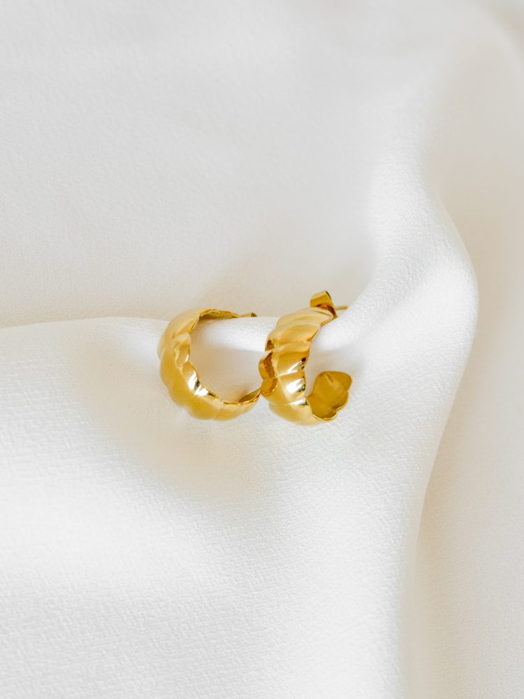 Brincos em Aço Dourados ou Prateados Ondulados