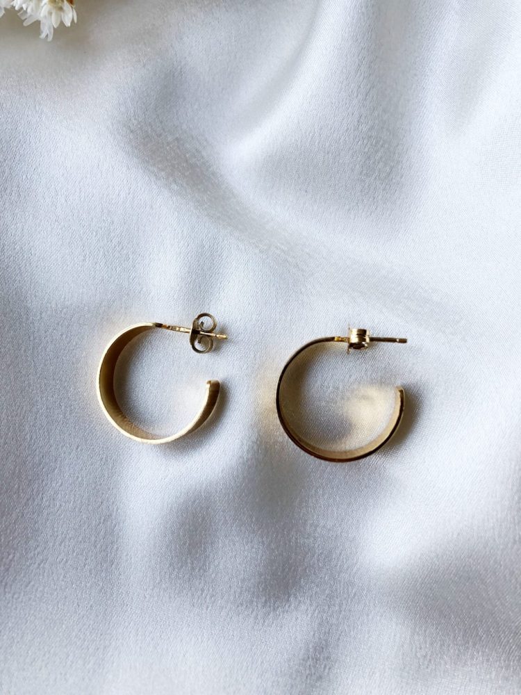 Argolas Lucida Trabalhadas em Prata com Banho de Ouro 24K