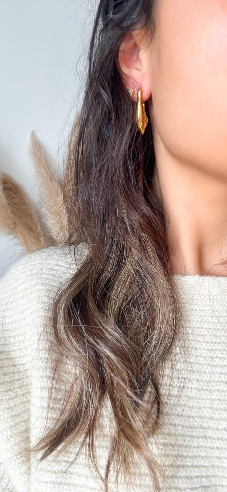 Brincos em Aço Dourados Compridos Dobrados