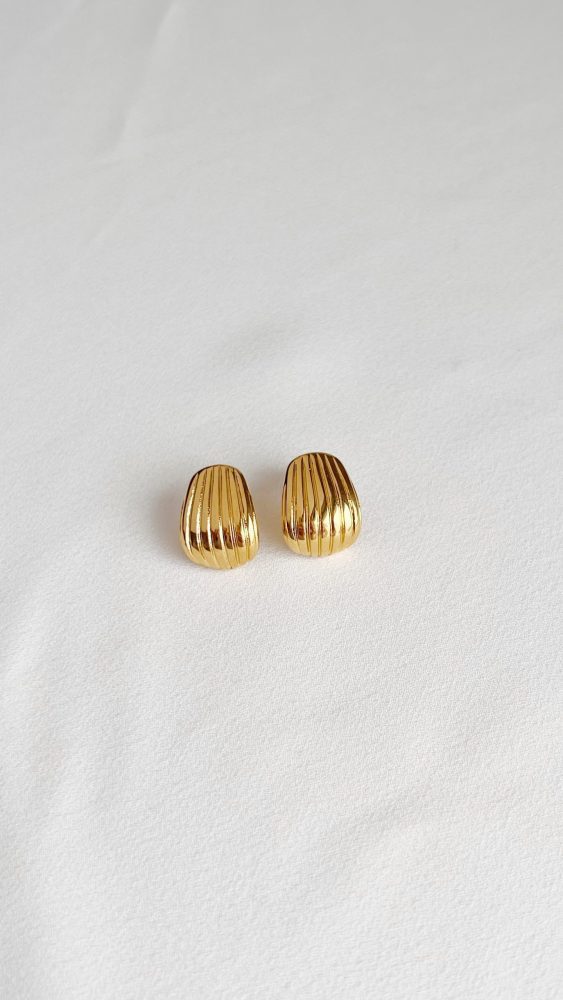 Brincos em Aço Dourados Vintage Pequenos