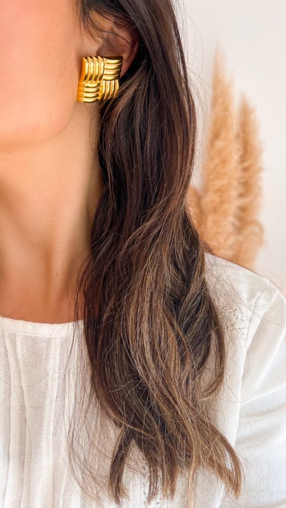 Brincos em Aço Dourados Vintage Quadrados