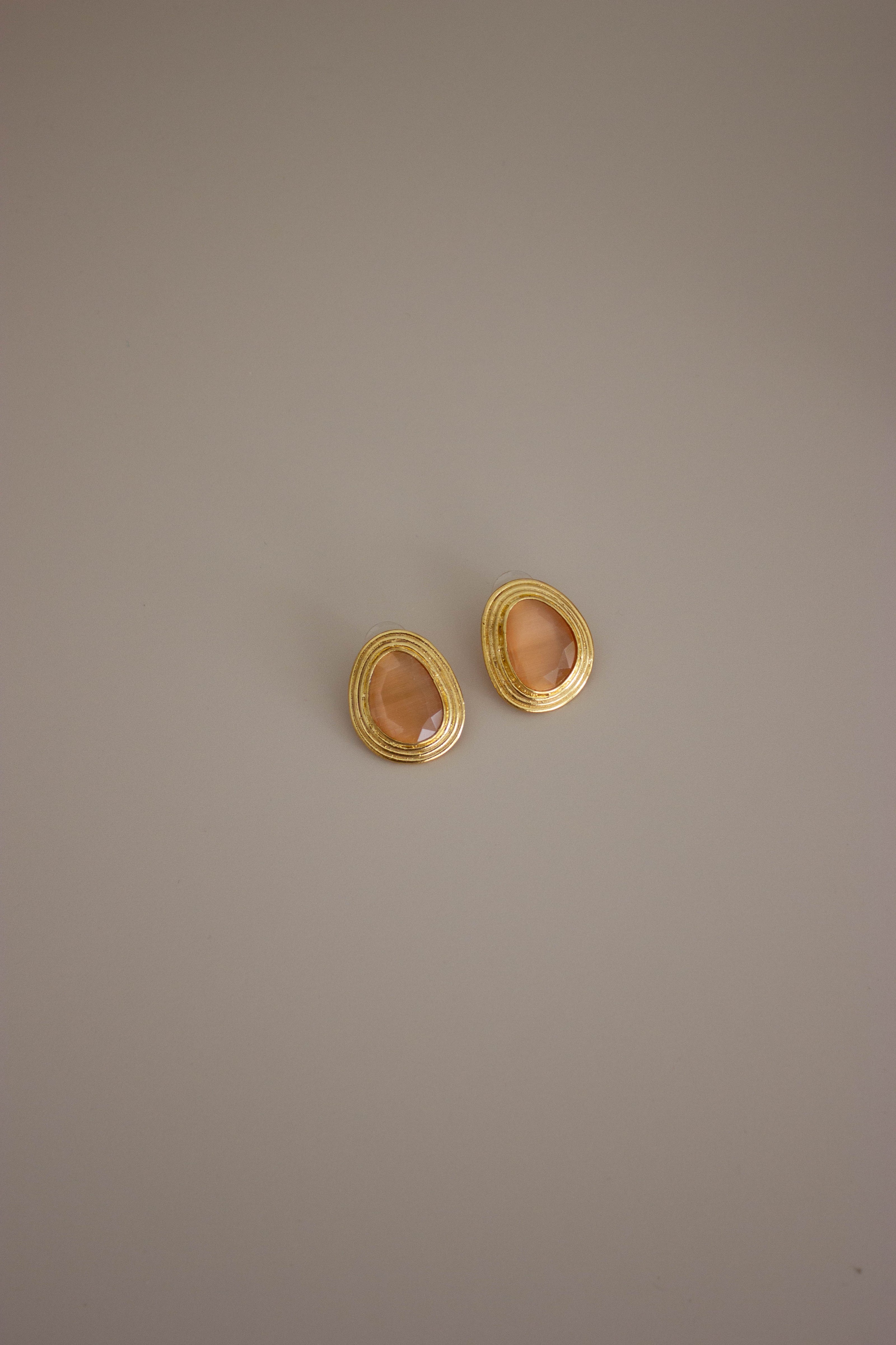 Brincos Dourados Grandes em Latão com Pedra Salmão