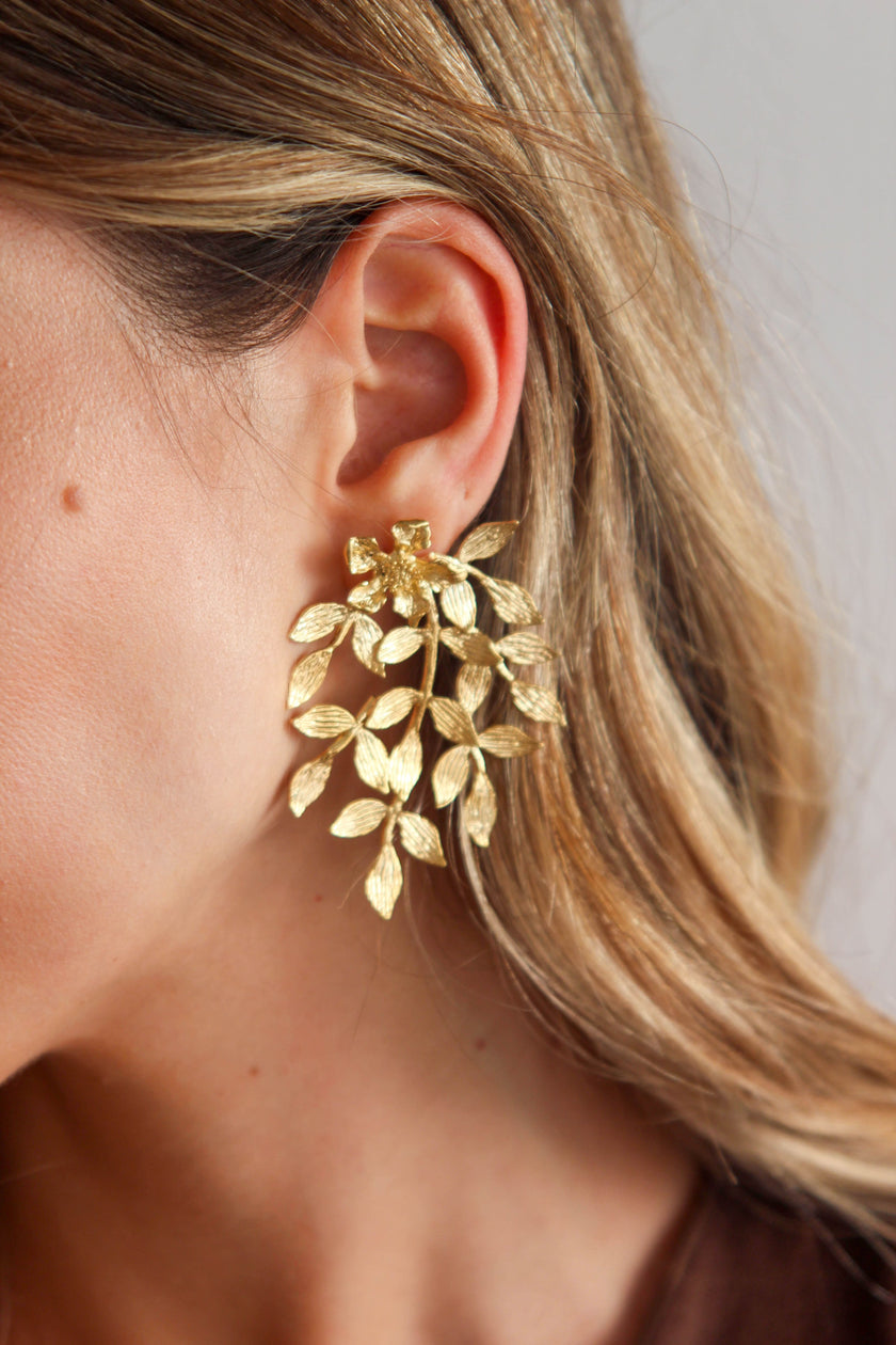 Brincos Grandes Florais em Latão