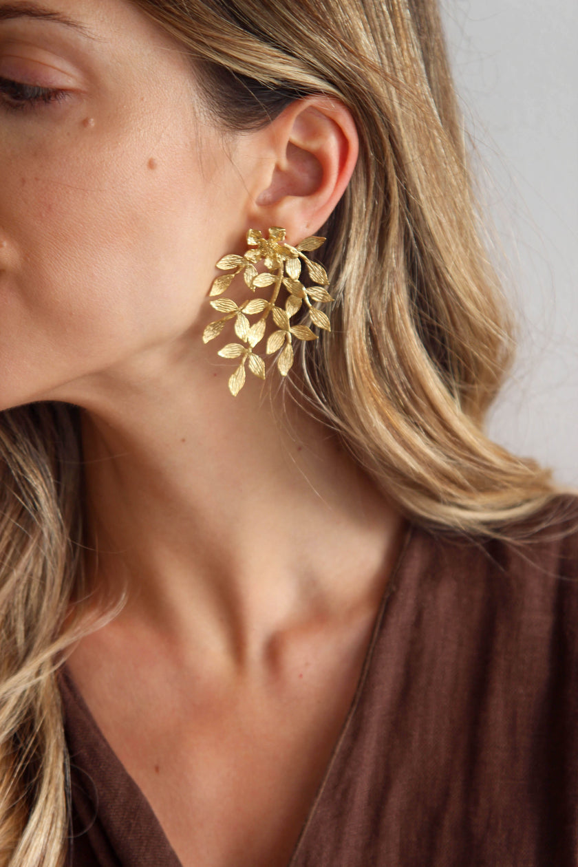 Brincos Grandes Florais em Latão