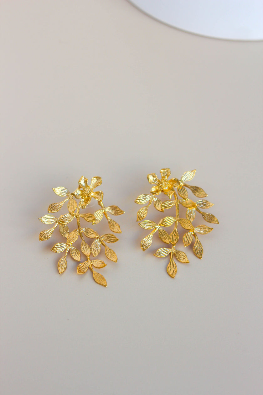 Brincos Grandes Florais em Latão