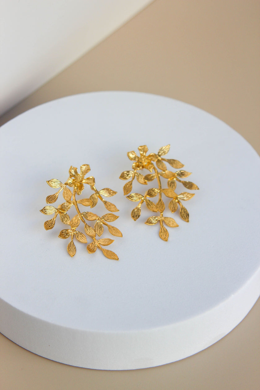 Brincos Grandes Florais em Latão