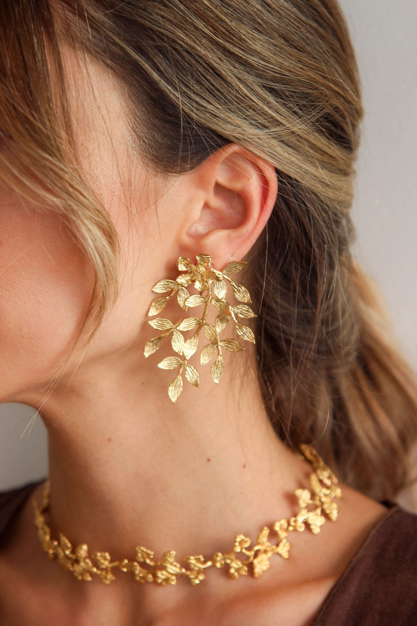 Brincos Grandes Florais em Latão