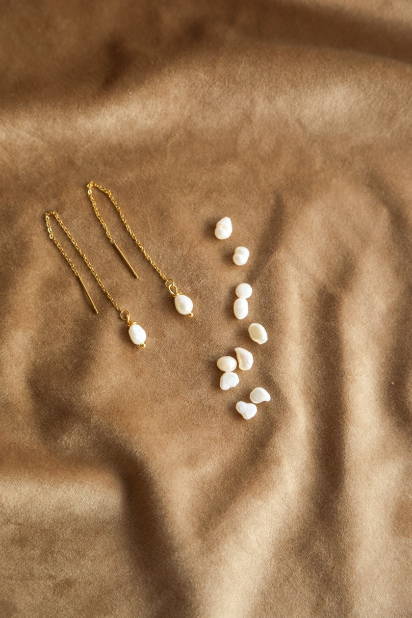 Brincos em Aço Compridos com Pérola Natural