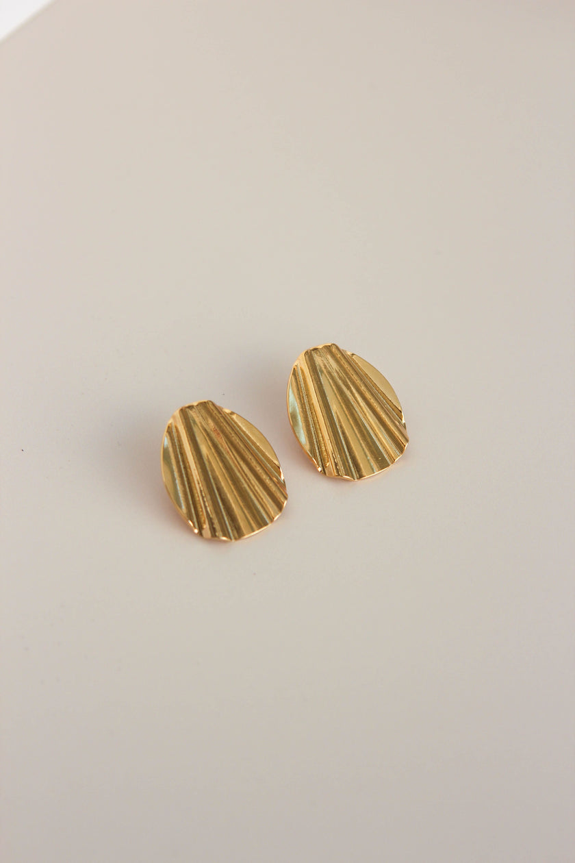 Brincos em Aço Dourados Ovais Trabalhados