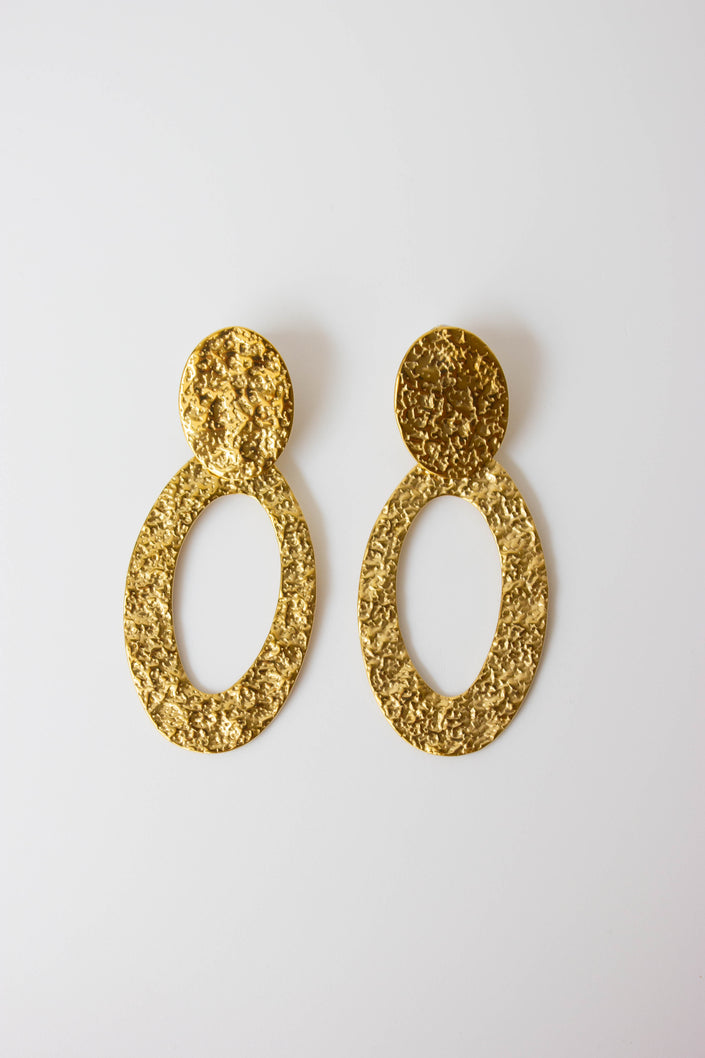 Long oval earrings in gold or silver-plated steel.