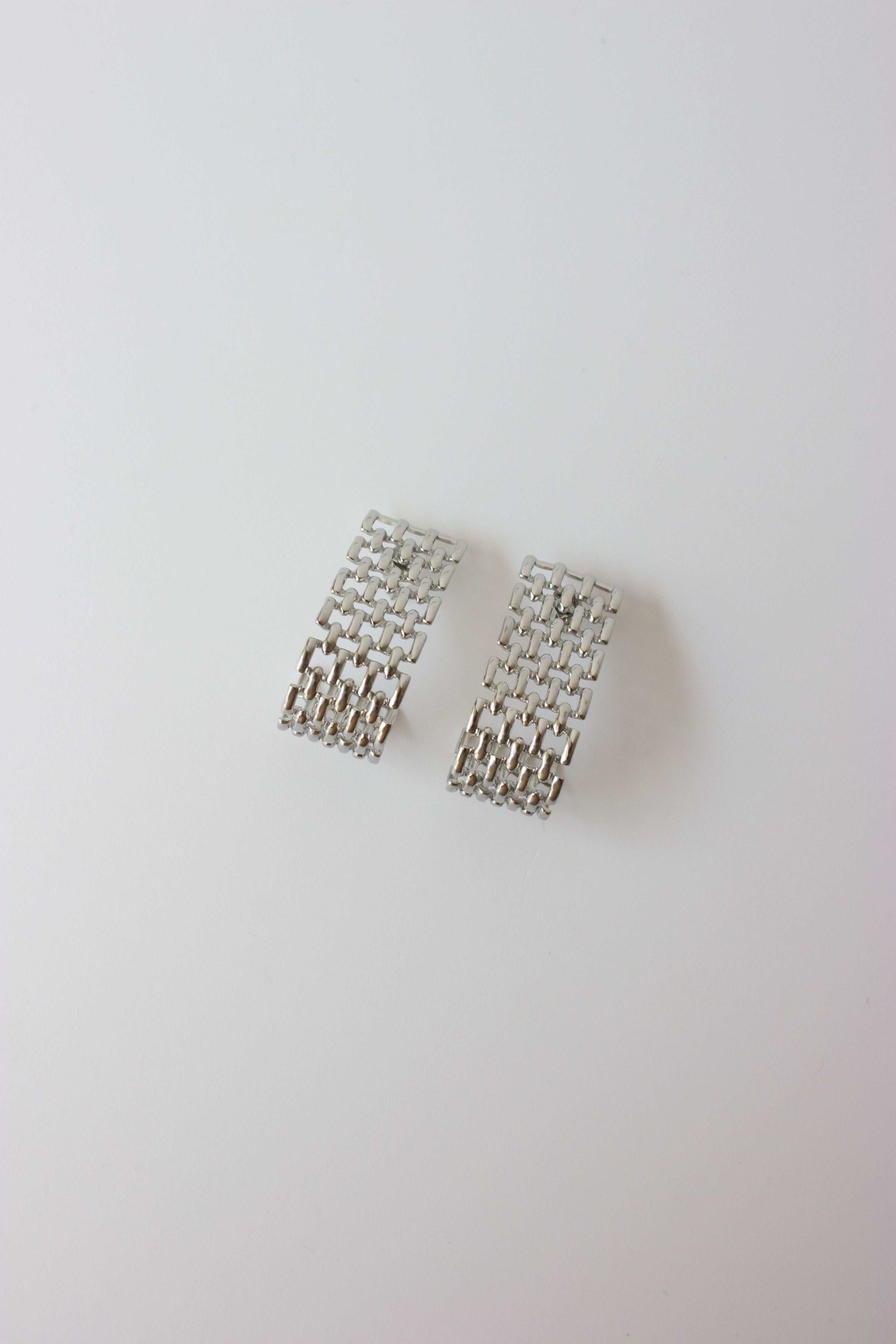 Brincos em Aço Dourados ou Prateados Compridos com Malha