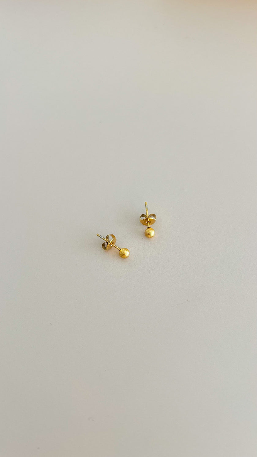 Brincos em Aço Pequeninos Esferas Douradas